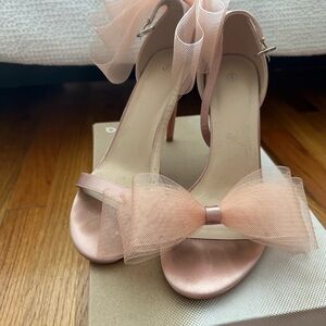 Light pink bow heels